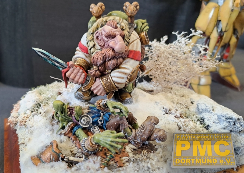 Dwarf with slain Goblin - Plastik Modell Club Dortmund