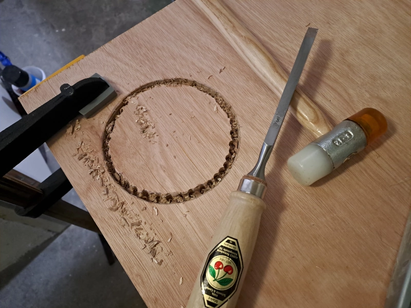 gaten hakken in deksel 2