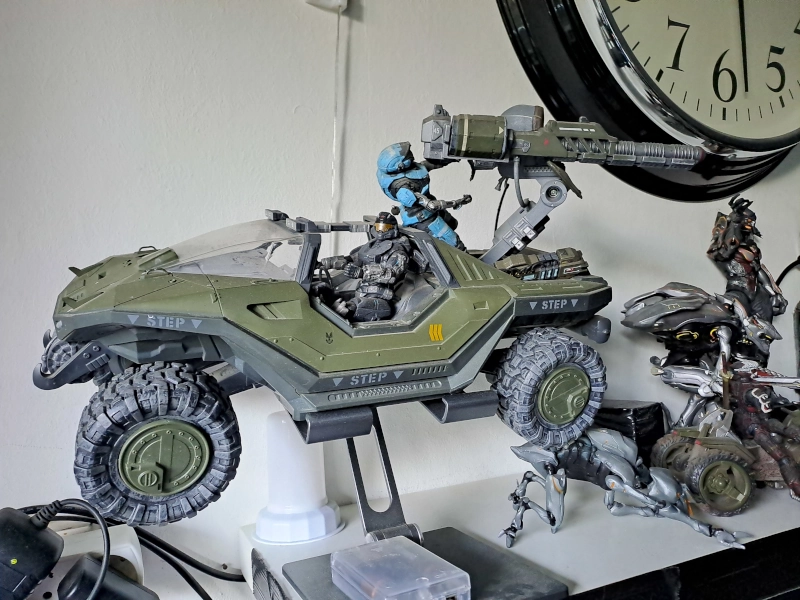 MacFarlane Halo Warthog en Spartans